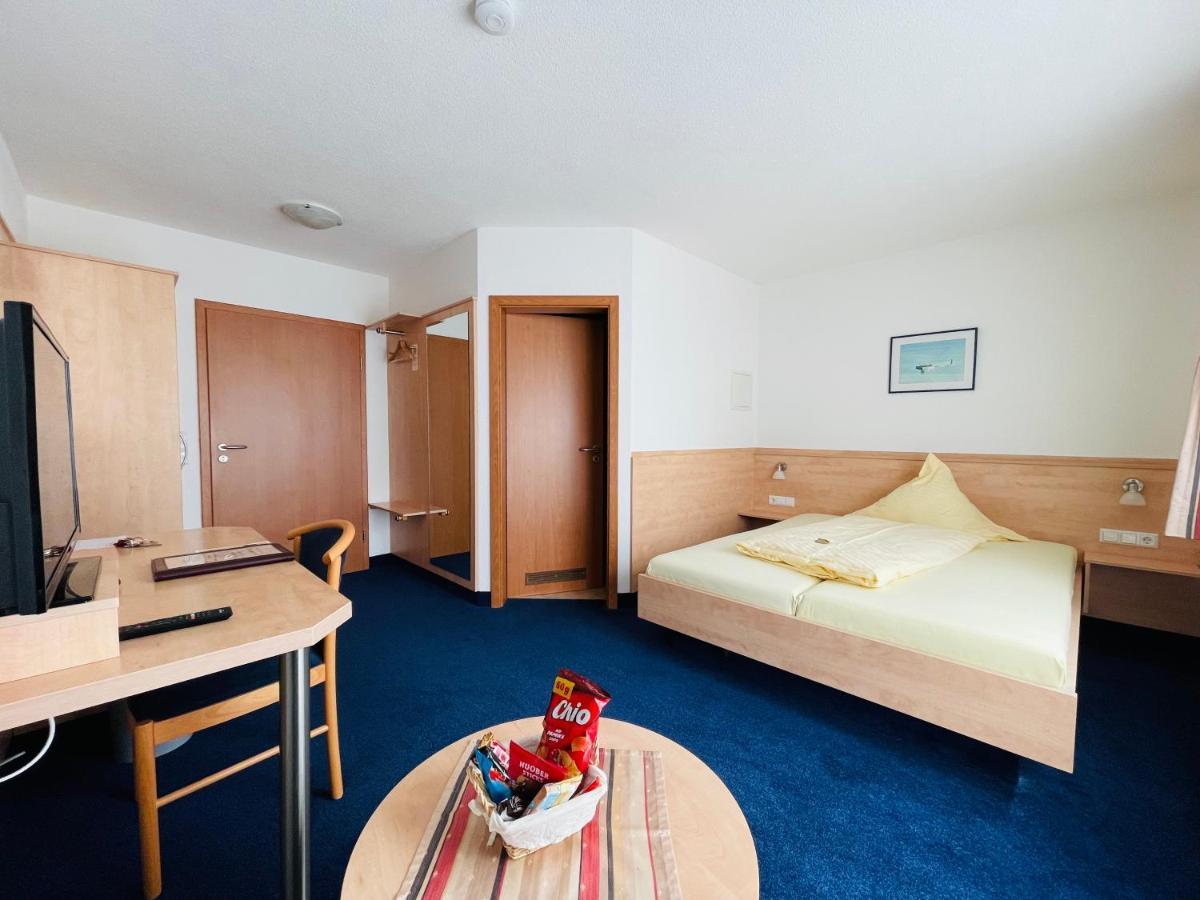 Hotel Zum Fliegerwirt Mengen Exterior foto