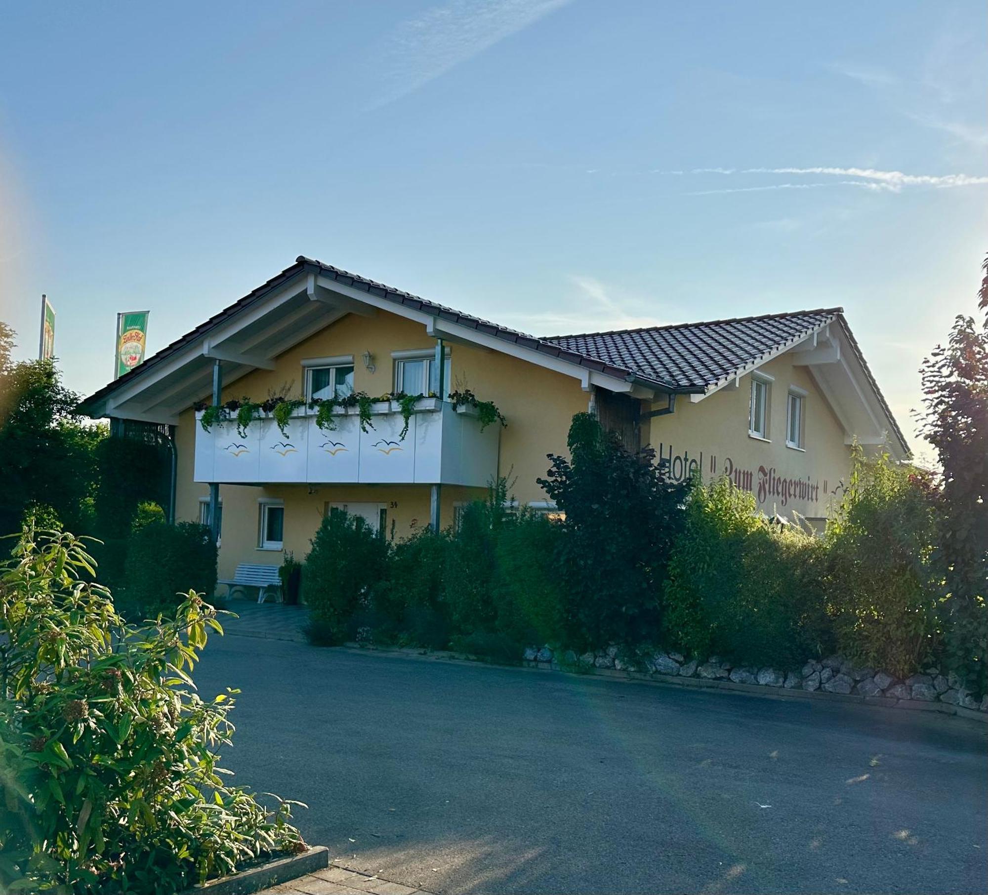 Hotel Zum Fliegerwirt Mengen Exterior foto