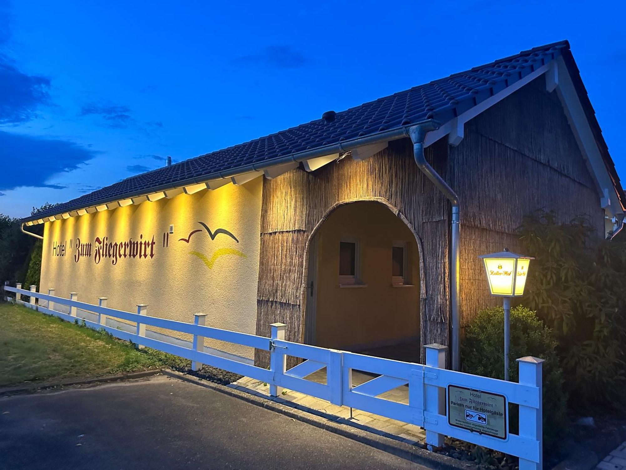 Hotel Zum Fliegerwirt Mengen Exterior foto